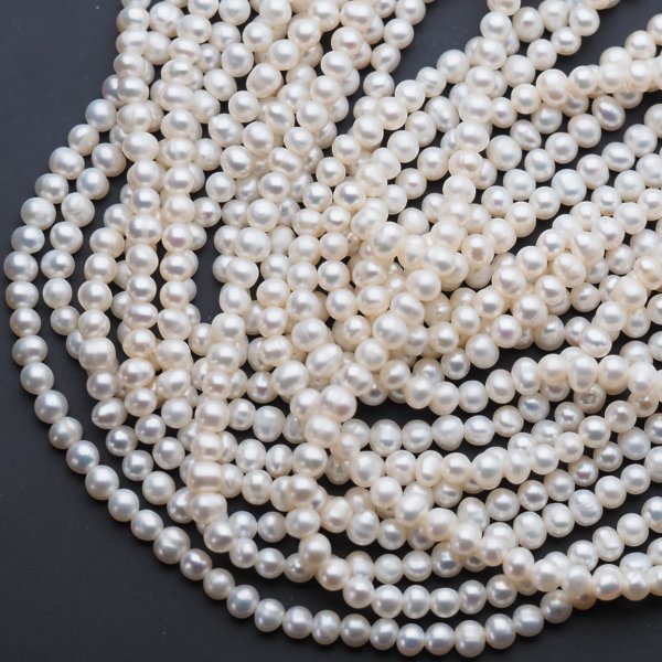 Perły Naturalne Hodowane białe 4-5 mm nr 397 (sznur)