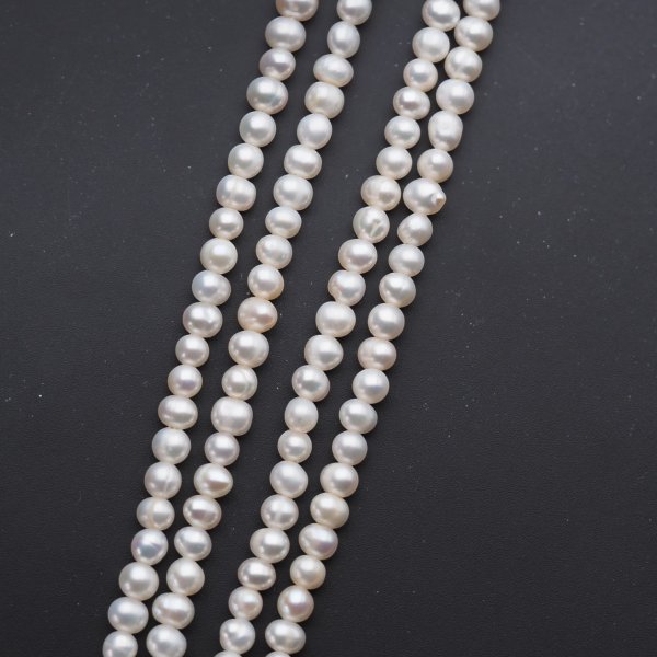 Perły Naturalne Hodowane białe 4-5 mm nr 397 (sznur)