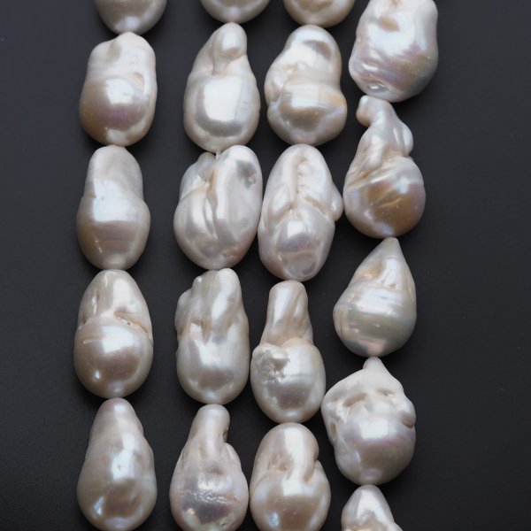 Perły Naturalne Hodowane białe barok 14-15mm nr 408 (sznur 41 cm)