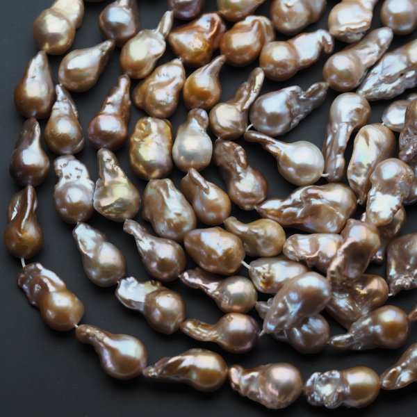 Perły Naturalne Hodowane fioletowe barok 10 mm nr 403 (sznur)