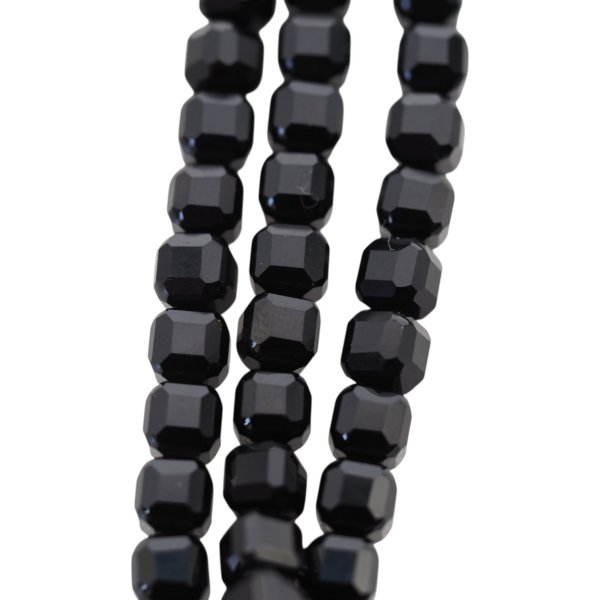 Turmalin czarny fasetowana kostka 5,2 mm (sznur 38,5cm)