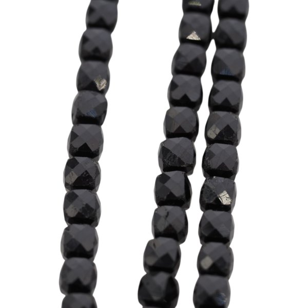 Turmalin czarny fasetowana kostka 4,7 mm (sznur 39,5cm)