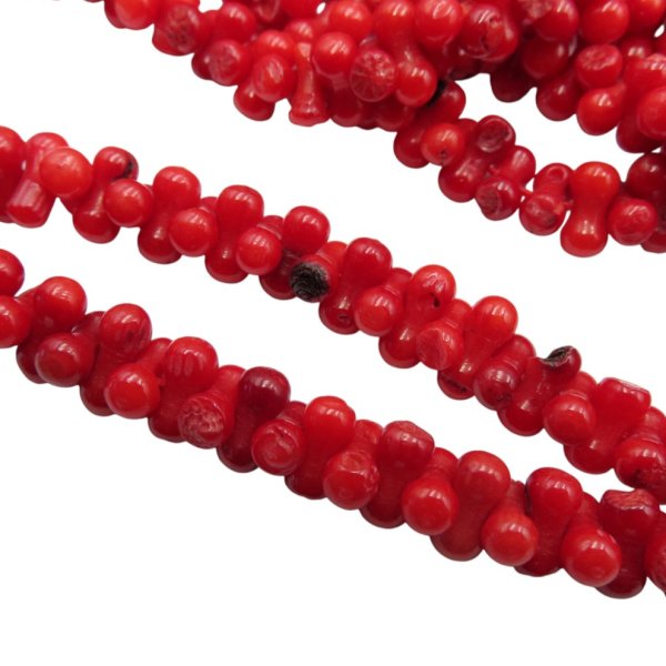 Koral czerwony kości 4x8,5 (sznur 40 cm)