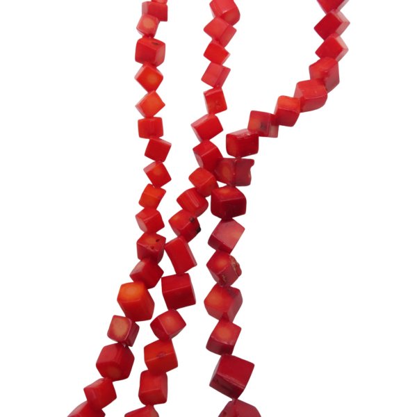 Koral czerwony kostka 5-7 (sznur 40 cm)