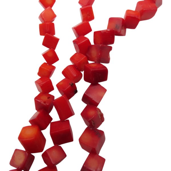 Koral czerwony kostka 5-7 (sznur 40 cm)