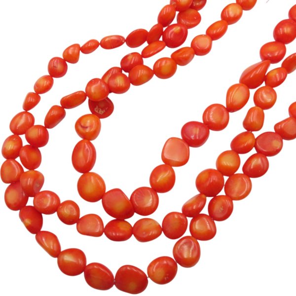 Koral pomarańczowy kamyki płaskie 9-11x5 mm (sznur 35 cm)