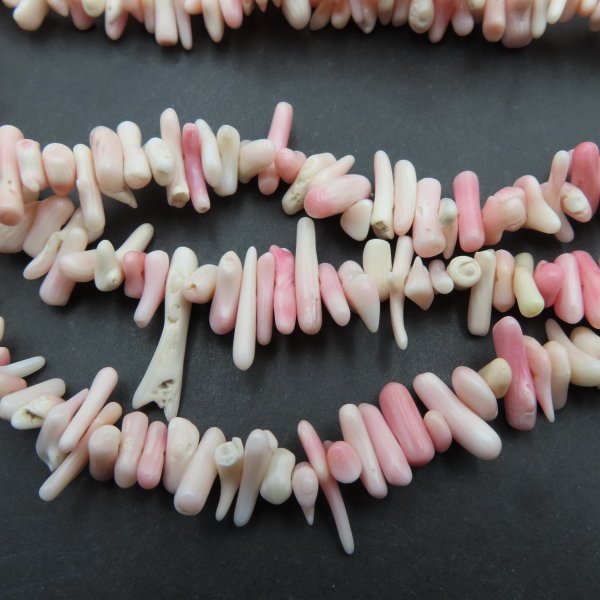 Koral różowy patyczki 2-3x8-10-15 (sznur 40 cm)