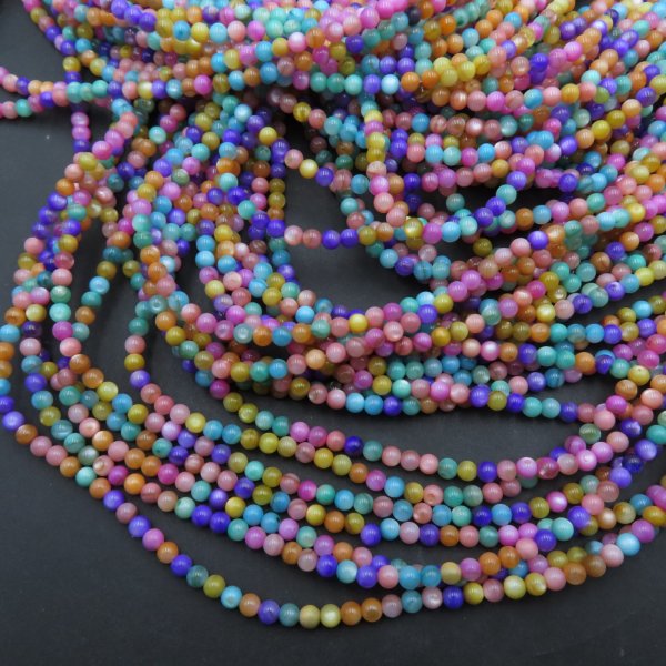 Muszla kolorowa - polerowane kulki 4 mm (sznur)