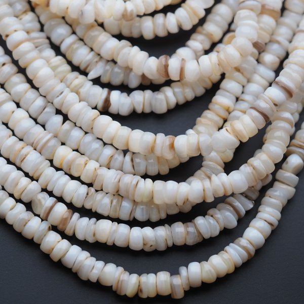 Muszla beżowa - dyski 6x1-2 mm (sznur 38,5 cm)