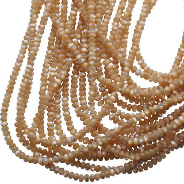 Muszla beżowa - oponki 4x3 mm (sznur 40 cm)