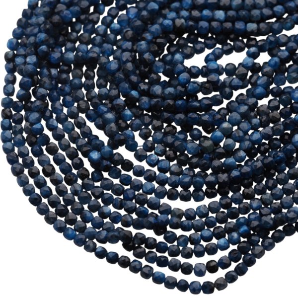 Szafir fasetowany kostka 4,5 mm (sznur 38 cm)