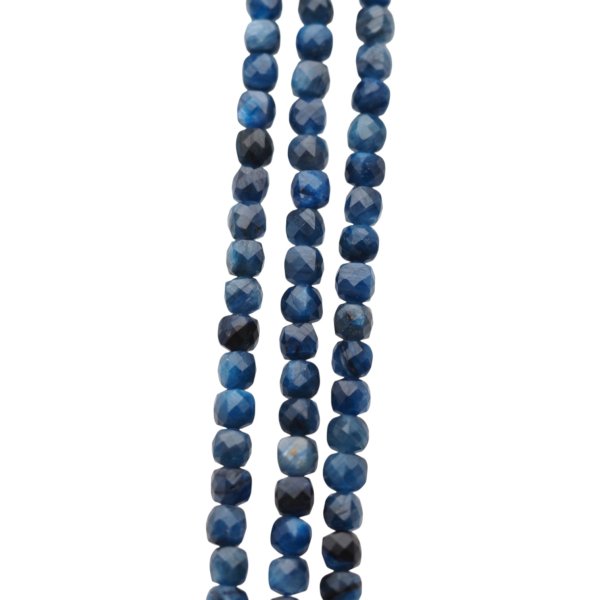 Szafir fasetowany kostka 4,5 mm (sznur 38 cm)