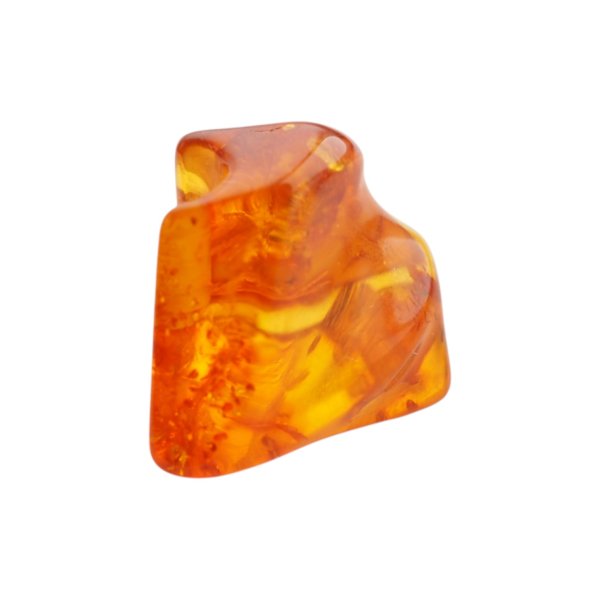 Naturalny bursztyn bałtycki z łuskami – kaboszon 22x20x20 mm, wysoki z wyżłobieniem, płaski spód