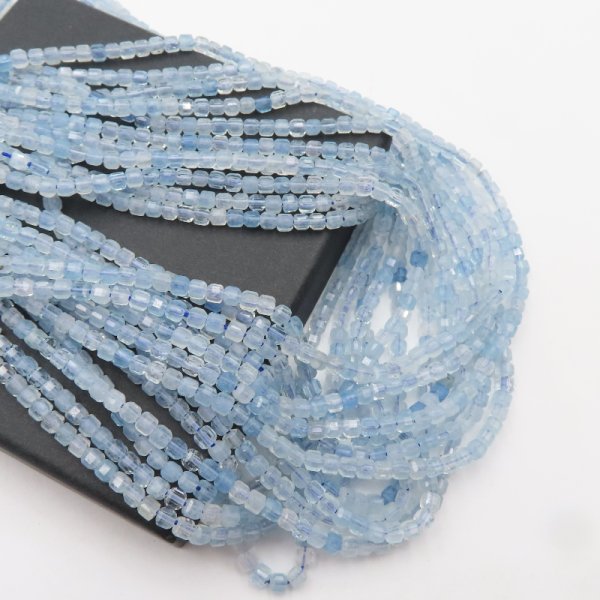 Akwamaryn Fasetowany kostki 3 mm (sznur)