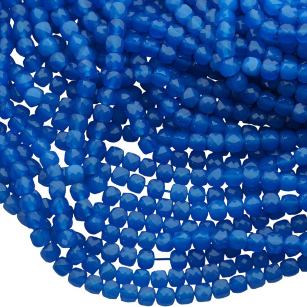 Agat kostka 5 mm niebieski (sznur)