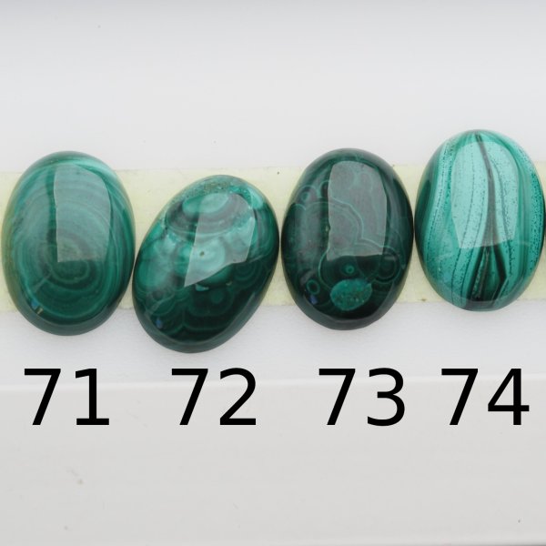 Malachit 25x18x4,5-5 mm owal (sztuka)