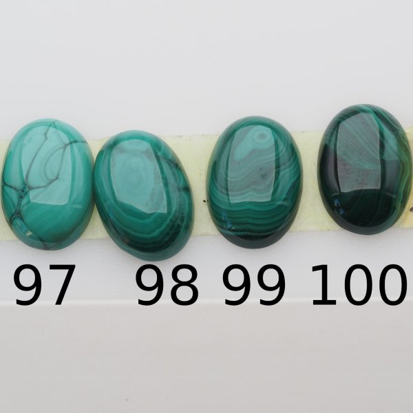 Malachit 25x18x4,5-5 mm owal (sztuka)