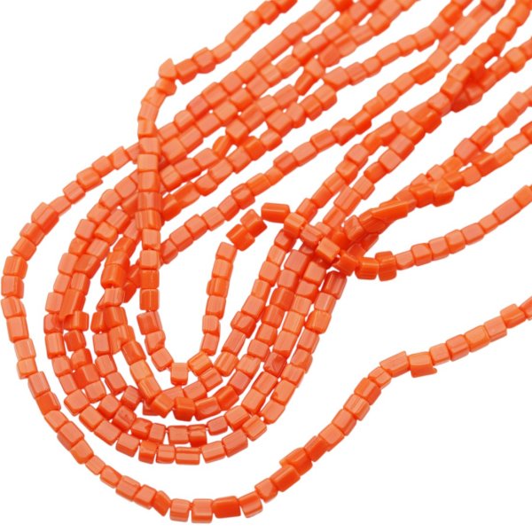 Koral czerwony kostki 2,5 mm (sznur 47 cm)