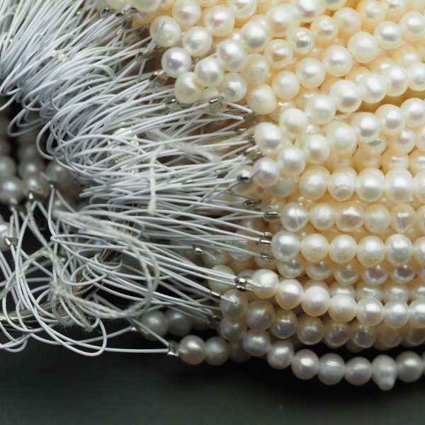 Perły Naturalne Hodowane białe 3-4 mm nr 299/1 (sznur)