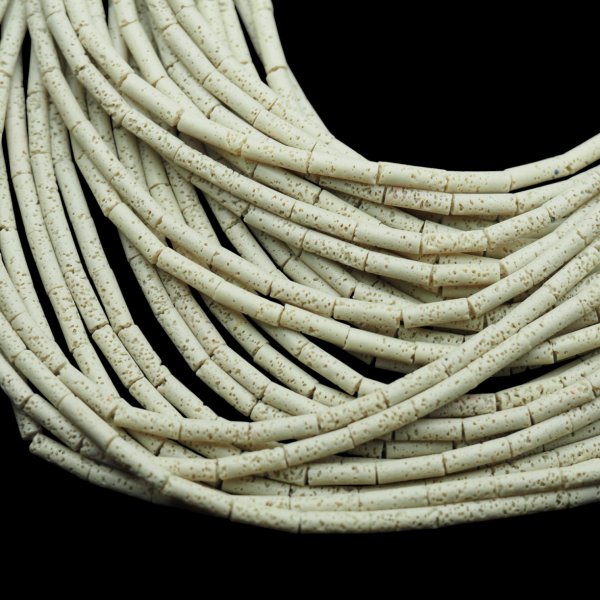Lawa wulkaniczna rurka 4x13 mm brudny biały (sznur)