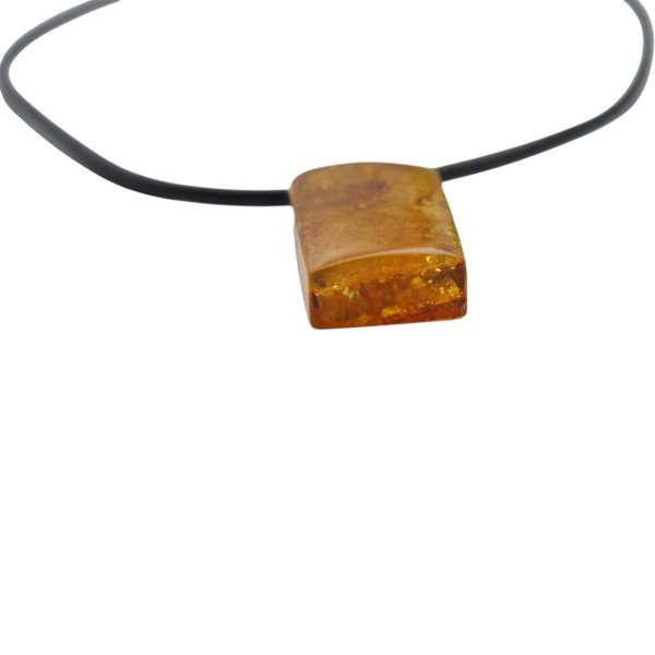 Bursztyn prostokątny z łuskami i srebro - naszyjnik na rzemieniu
