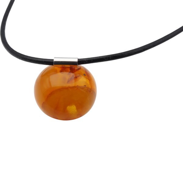 Bursztyn spłaszczona kulka 28 mm i srebro - naszyjnik na rzemieniu