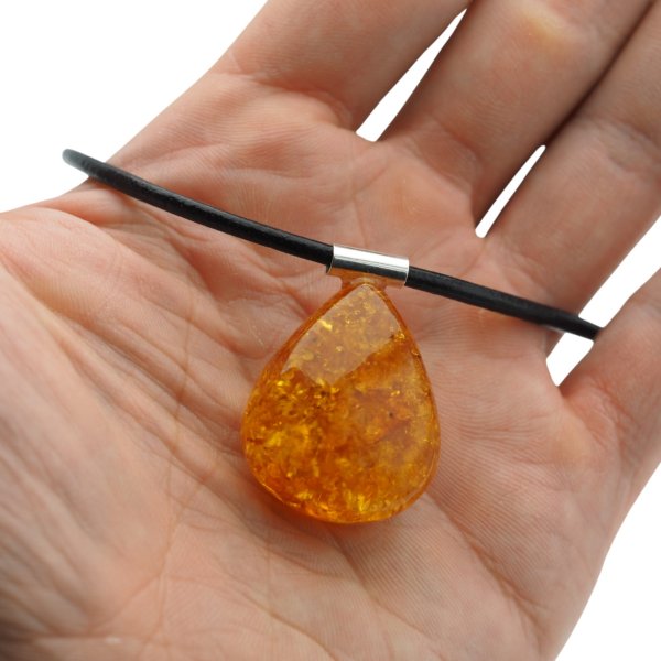 Bursztyn z łuskami i srebro - naszyjnik na rzemieniu