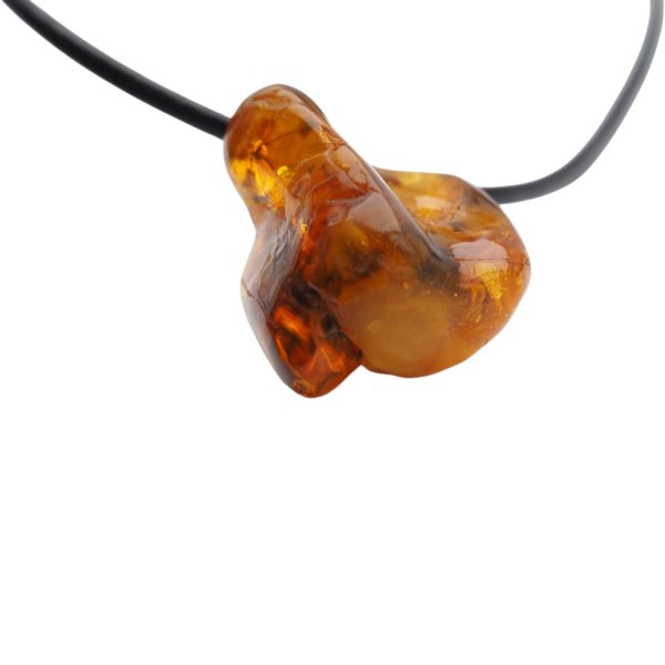 Muchy, inkluzje roślinne w bursztynie i srebro - naszyjnik na rzemieniu