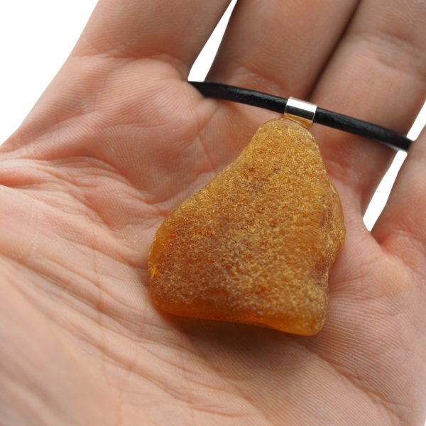 Naturalny Bursztyn surowy mleczny i srebro - naszyjnik na rzemieniu