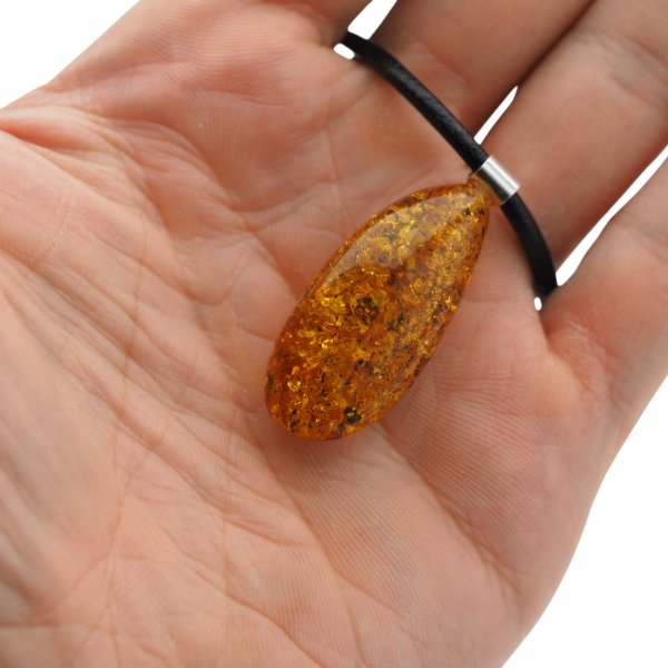 Bursztyn z łuskami i srebro - naszyjnik na rzemieniu