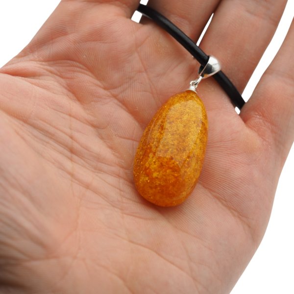 Bursztyn z łuskami i srebro - naszyjnik na rzemieniu