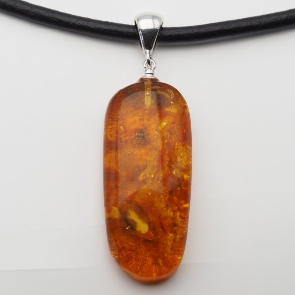 Koniakowy Bursztyn z łuskami i srebro - naszyjnik na rzemieniu