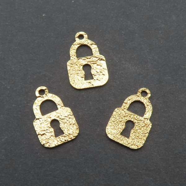 Srebro Ag złocone -  zawieszka młotkowana kłódka 12,4x7,8mm