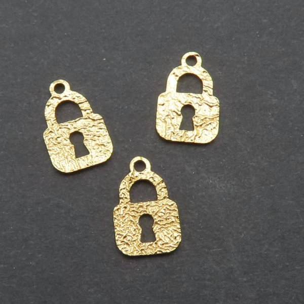 Srebro Ag złocone -  zawieszka młotkowana kłódka 10,7x6,8mm