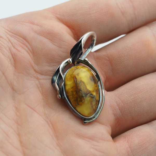 Bursztyn i srebro oksydowane - zawieszka