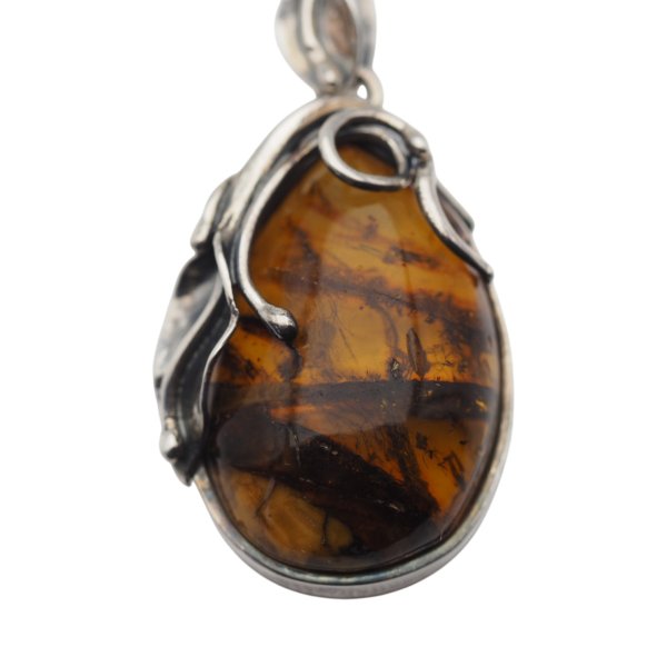 Zawieszka z bursztynem bałtyckim – ręcznie wykonana, srebro oksydowane 925, motyw liści