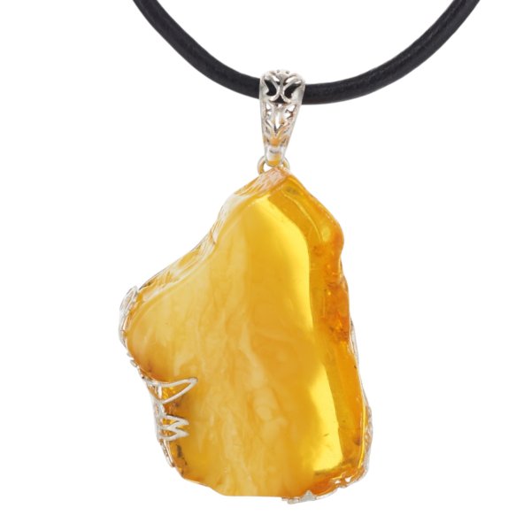 Zawieszka z mlecznym bursztynem – polerowany surowy plaster, srebro 925 z motywem kwiatów