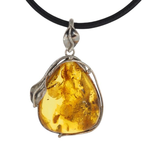 Zawieszka z bursztynem bałtyckim – ręcznie wykonana, srebro oksydowane 925, motyw liści