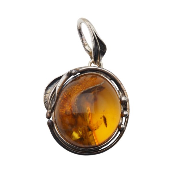 Zawieszka z bursztynem bałtyckim – ręcznie wykonana, srebro oksydowane 925, okrągły kształt