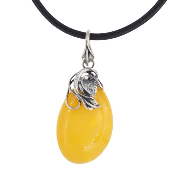 Zawieszka z mlecznym bursztynem – ręcznie wykonana, srebro oksydowane 925, motyw liści