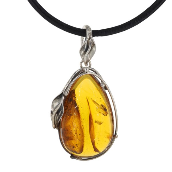 Zawieszka z bursztynem bałtyckim z inkluzjami – ręcznie wykonana, srebro oksydowane 925, kształt łzy