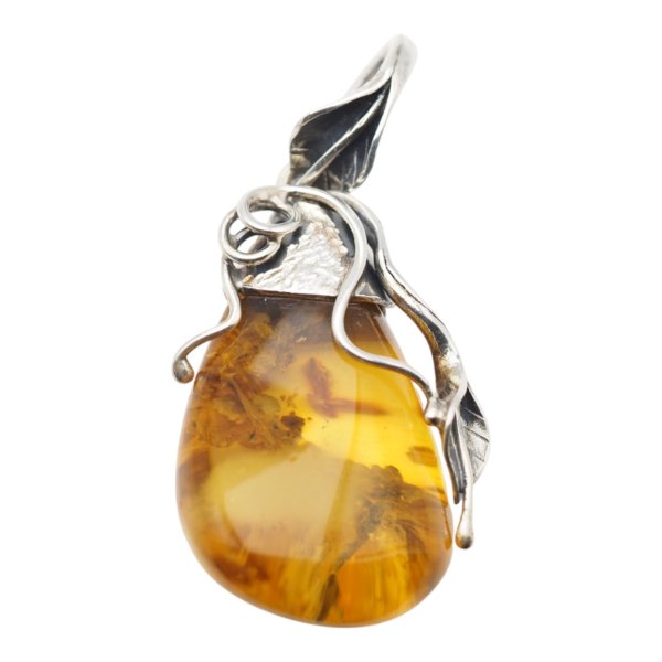 Zawieszka z bursztynem bałtyckim – srebro oksydowane 925, ręczne młotkowanie