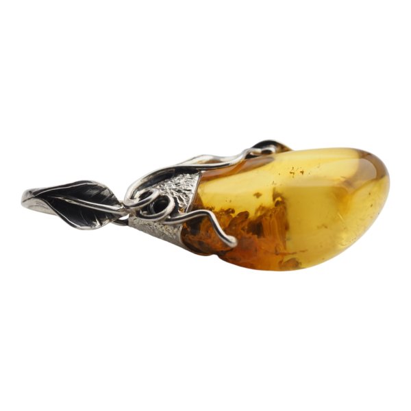 Zawieszka z bursztynem bałtyckim – srebro oksydowane 925, ręczne młotkowanie