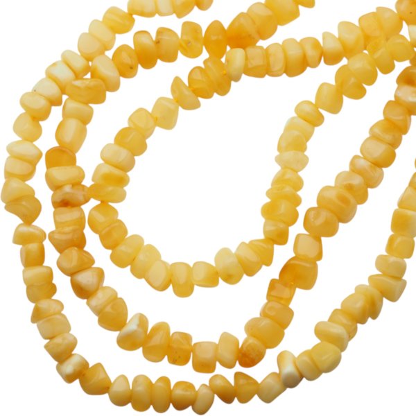 Bursztyn mleczny kostka 5 mm (sznur 42 cm)