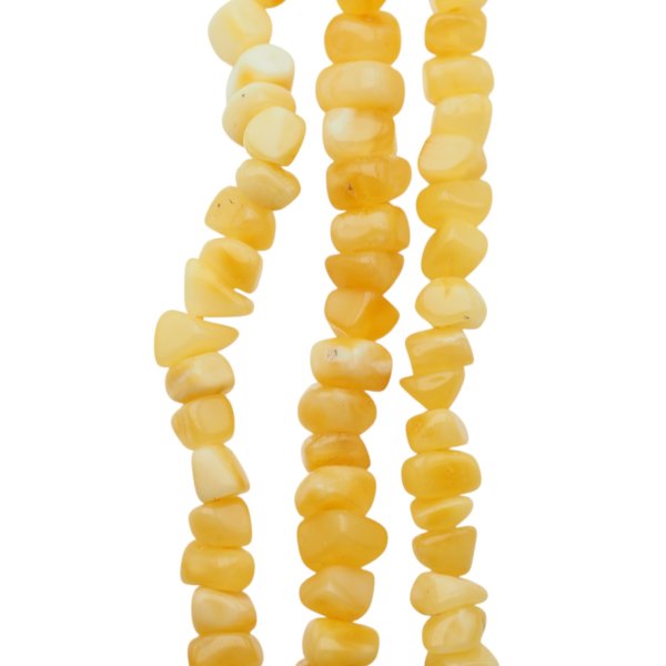Bursztyn mleczny kostka 5 mm (sznur 42 cm)