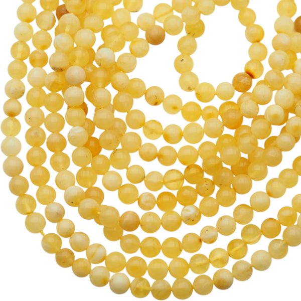 Bursztyn mleczny polerowany kulka 5-5,2 mm (sznur 39 cm)