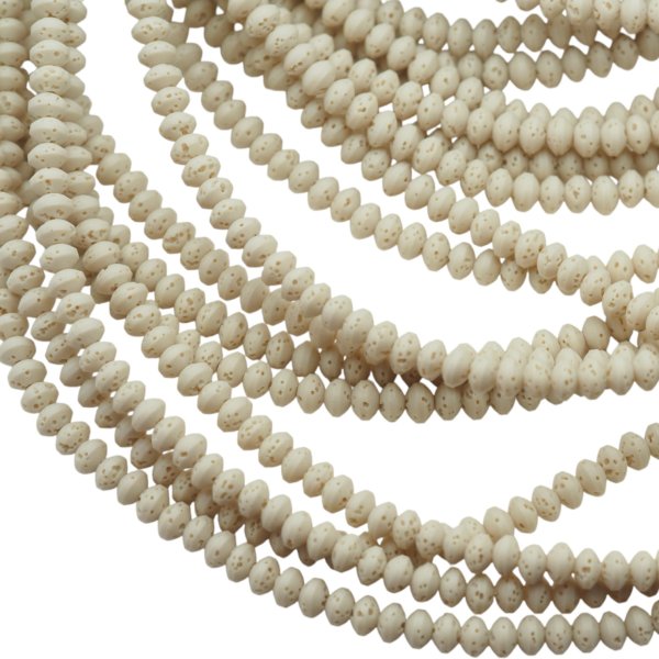 Lawa wulkaniczna dysk 6x4 mm biały (sznur)