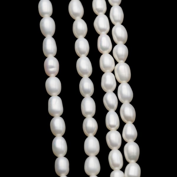 Perły Naturalne Hodowane białe ryż 3,5-4mm nr 411 (sznur)