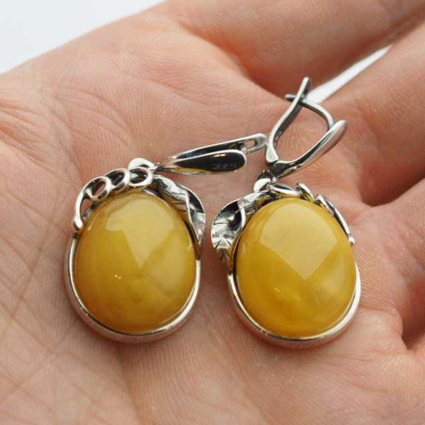 Bursztyn mleczny w srebrze oksydowanym - kolczyki łzy z liśćmi