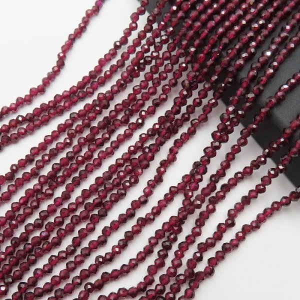 Granat fasetowany kulki 2,8 mm – sznur ok. 38 cm drugi gatunek